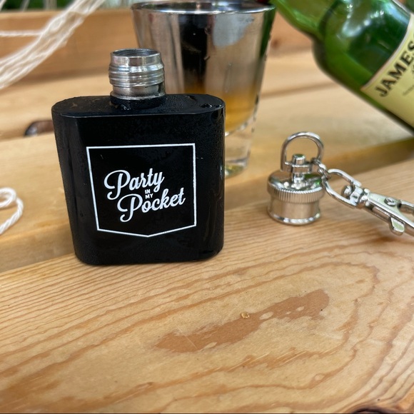 “Party in my Pocket” 1oz Keychain Hip Flask - Picture 4 of 8